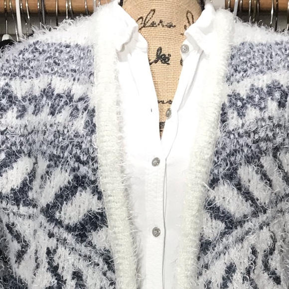 ECOTE Long Fuzzy Sweater - Picture 4 of 5